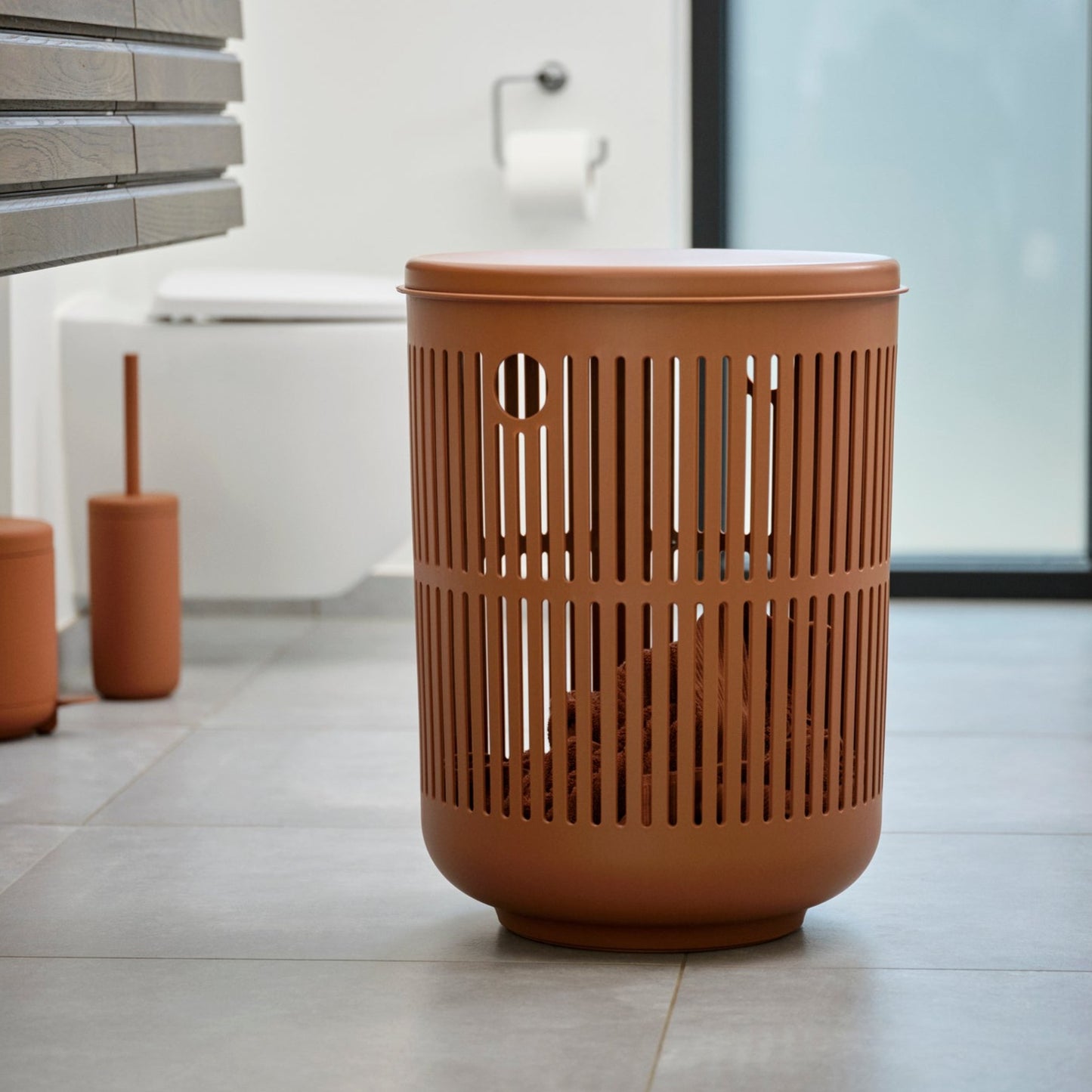 Ume Laundry Basket w/ Lid- Terracotta