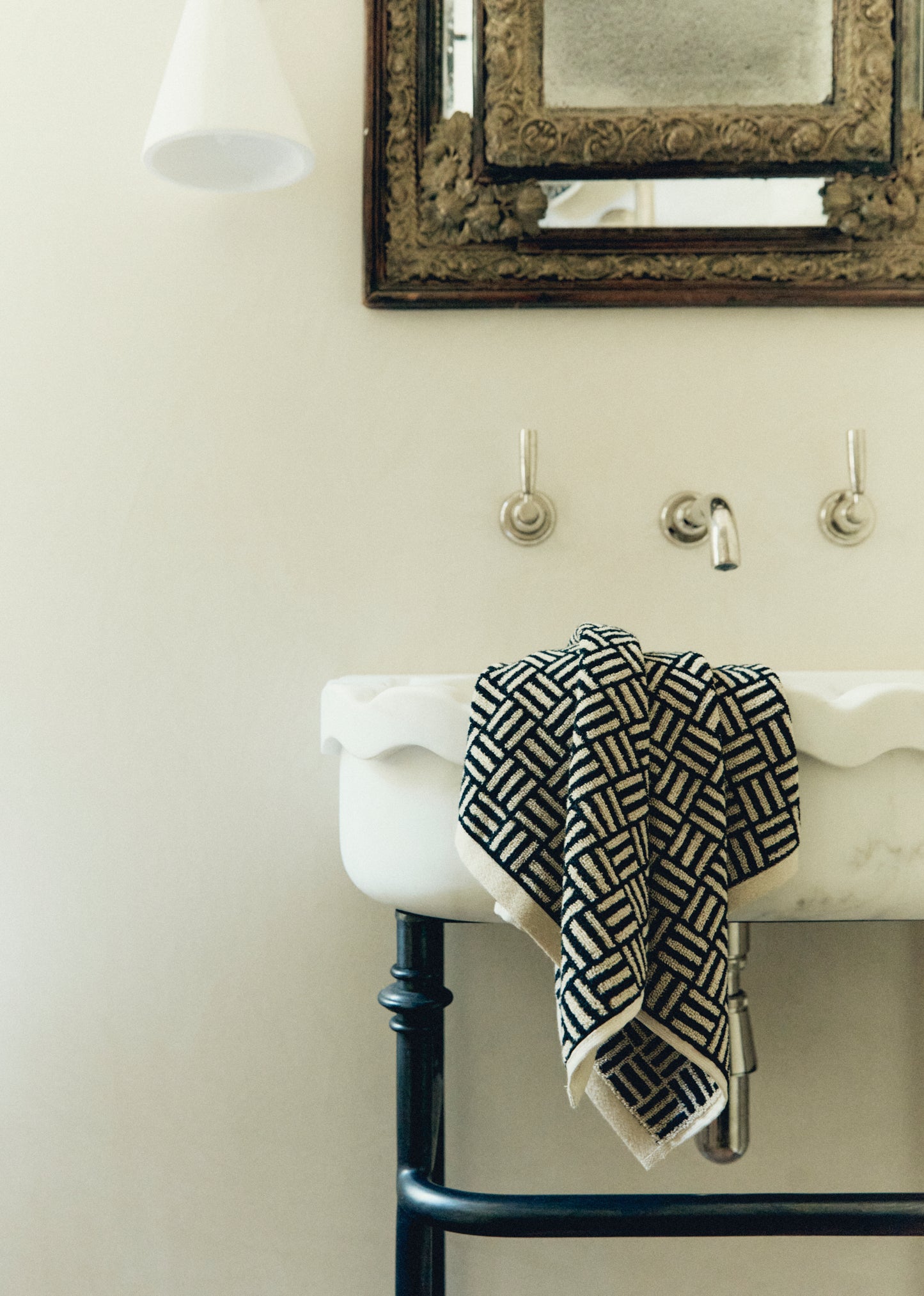 Torrens Hand Towel- Sand & Noir