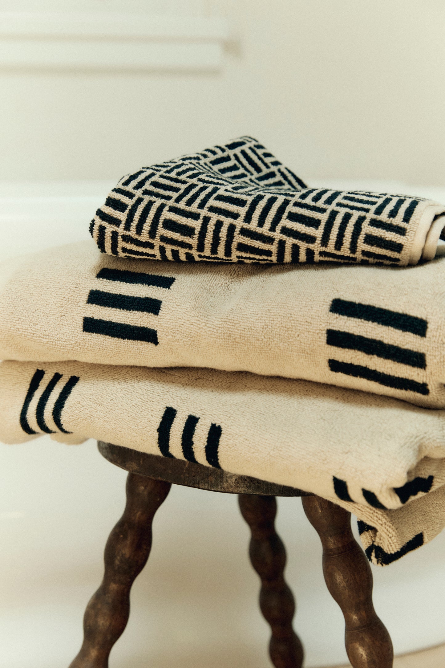 Torrens Hand Towel- Sand & Noir
