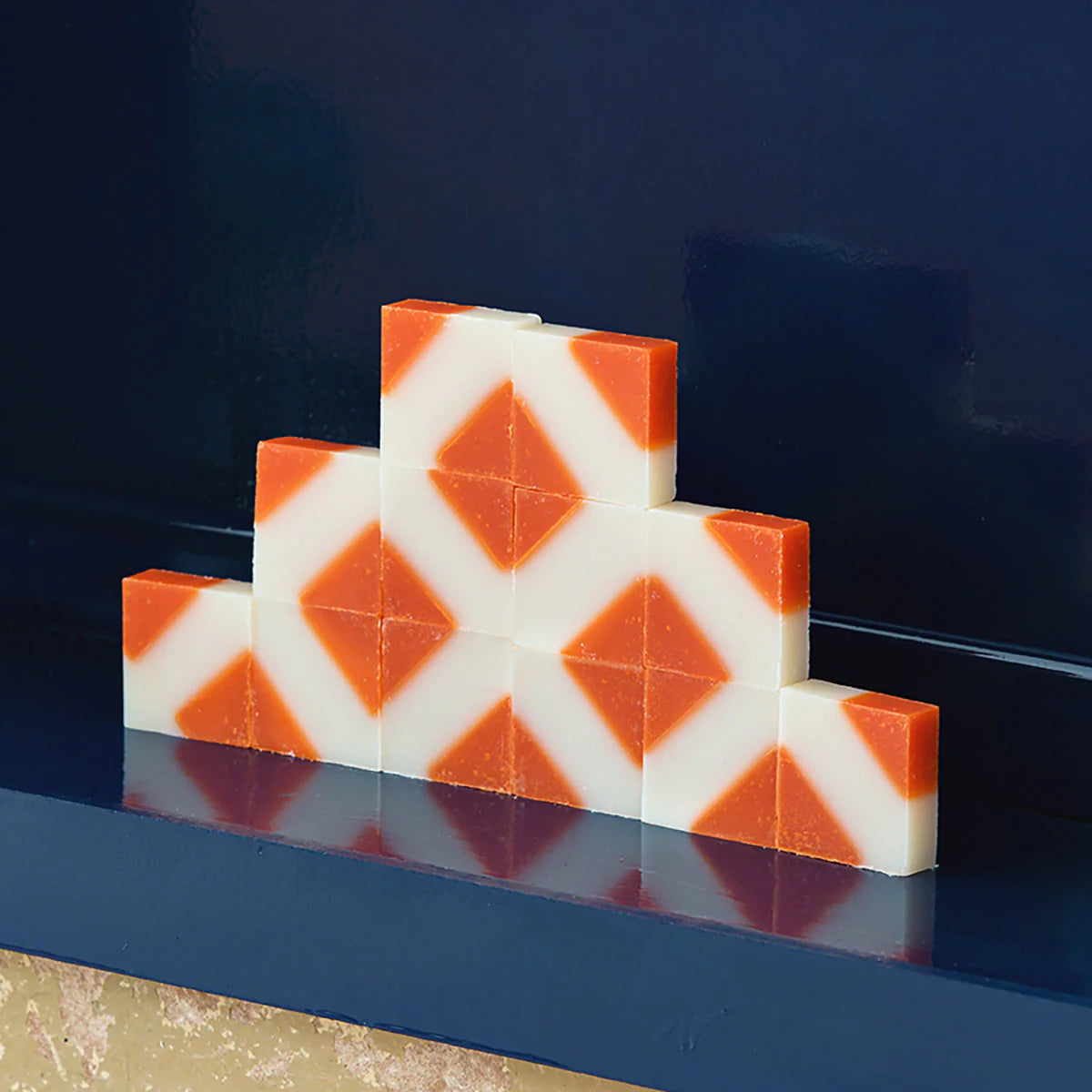 Diagonale Rouge soap- Honey Cream