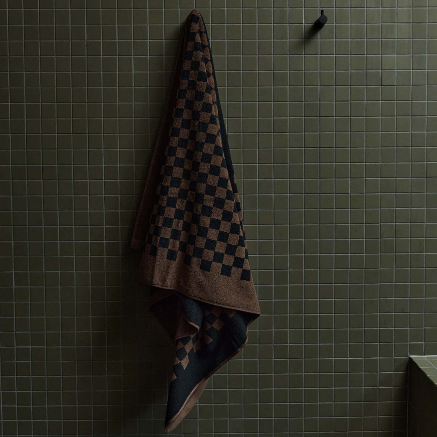Roman Pool Towel- Tabac & Noir