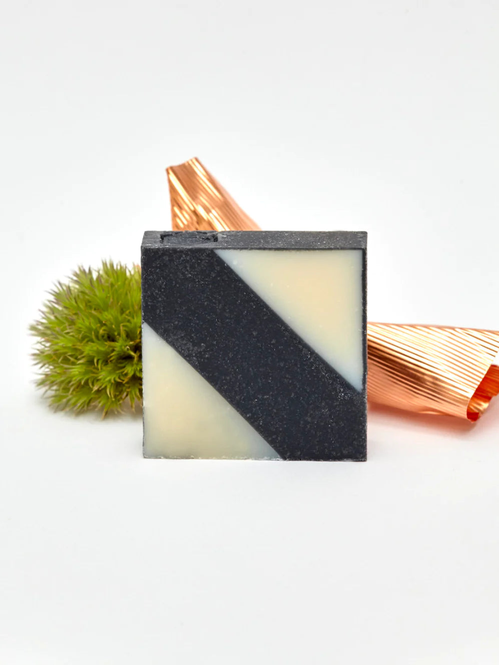 Diagonale Grise soap- Smoked Lemon