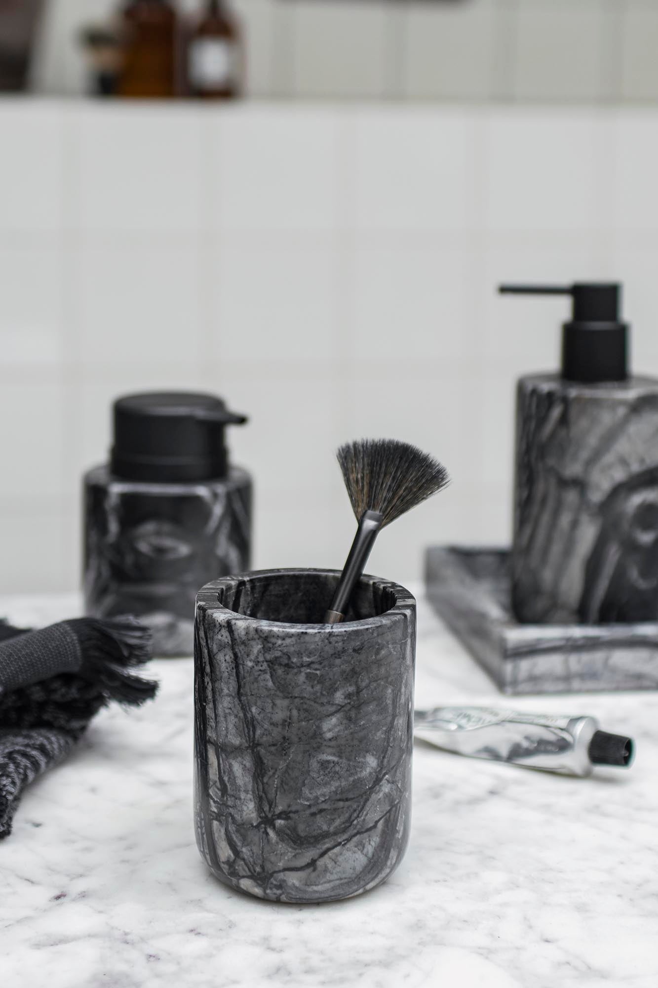 Marble Toothbrush Holder- Black/Grey