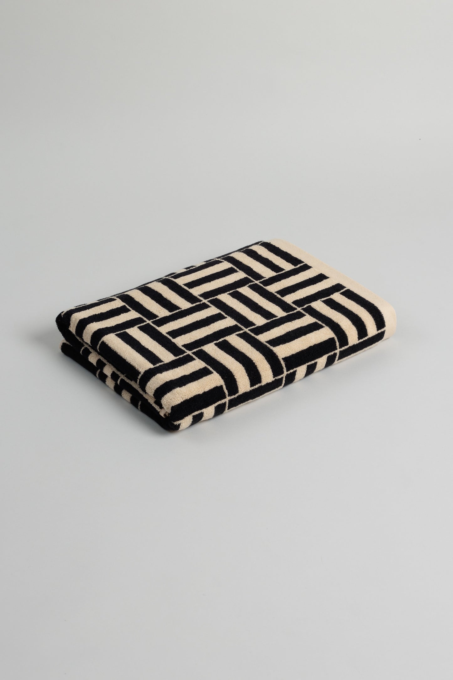 Willis Pool Towel- Sand & Noir