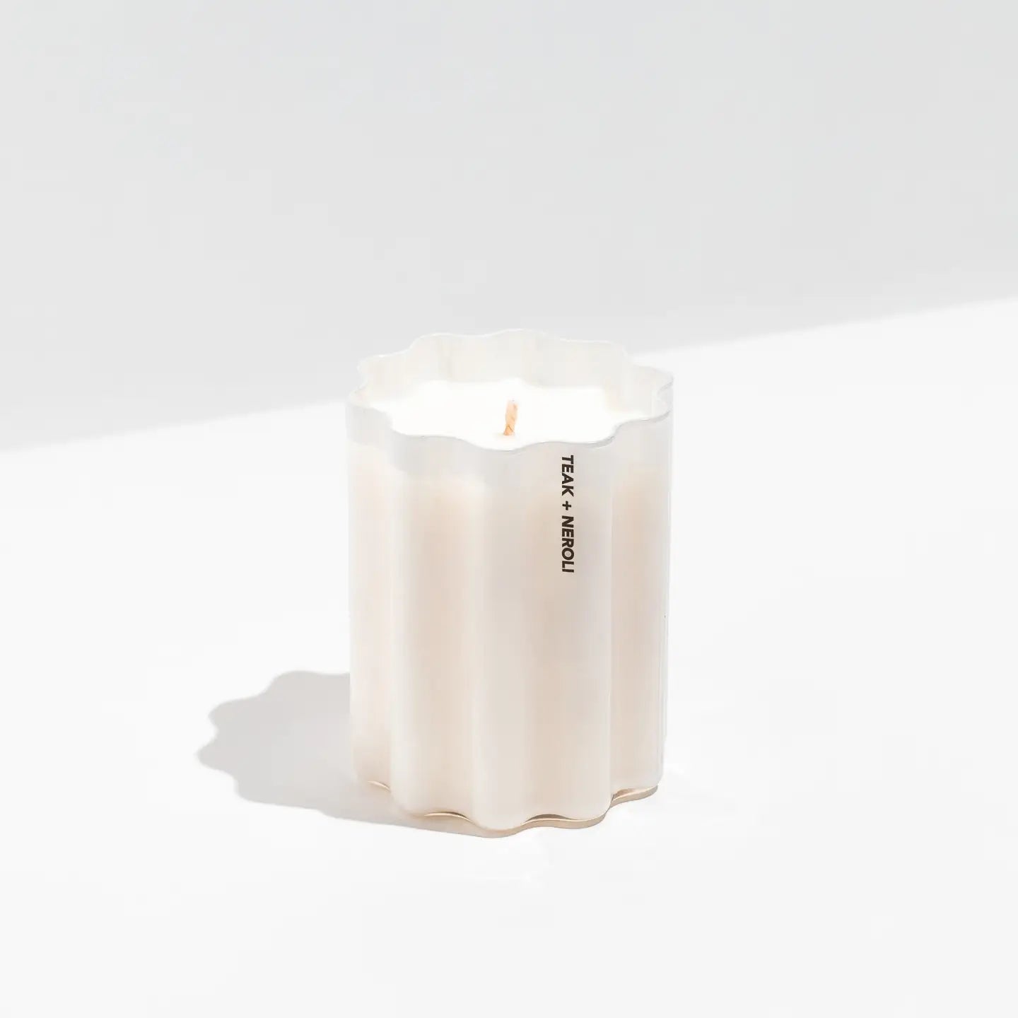 Wave Candle- Teak + Neroli