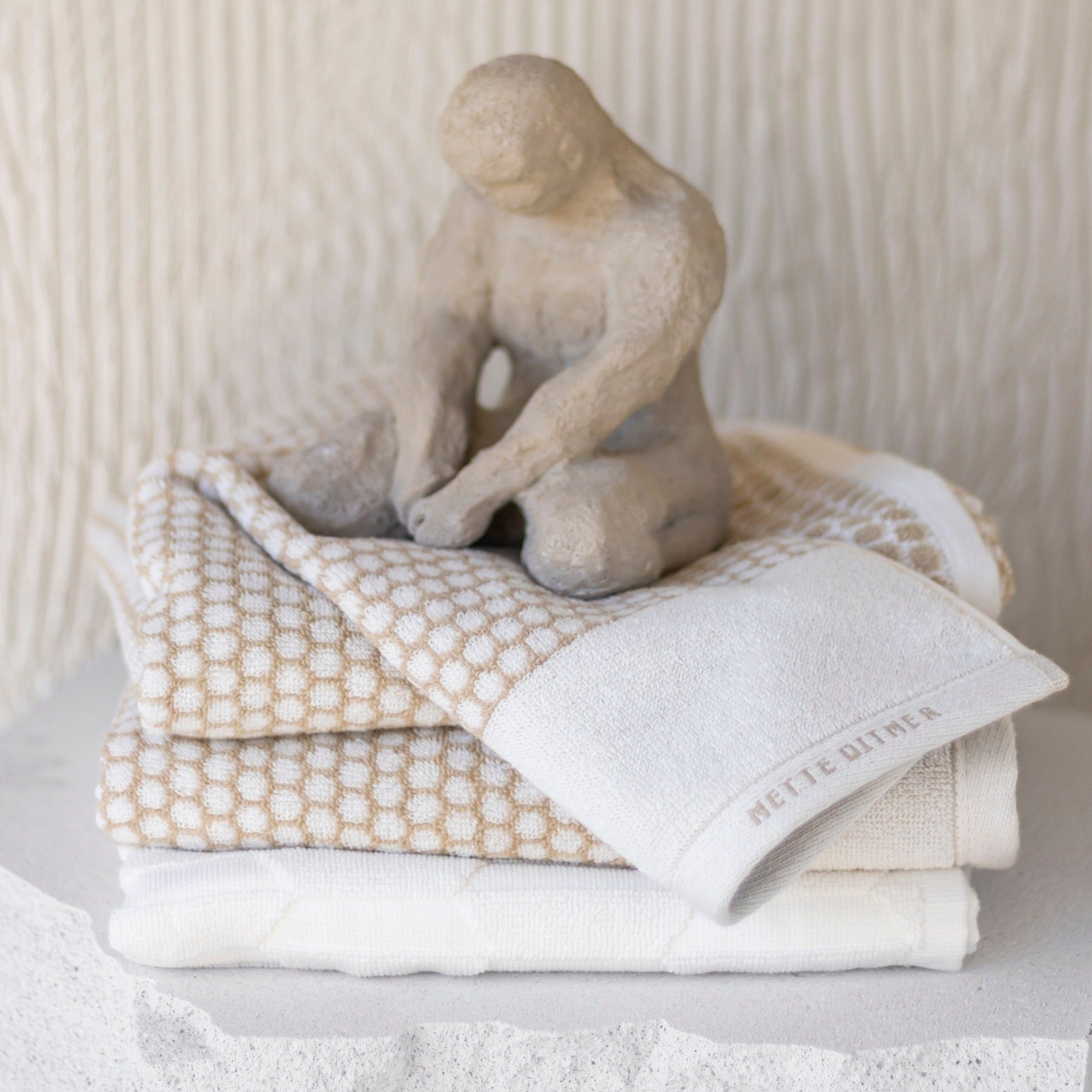 GRID Bath Towel- Sand