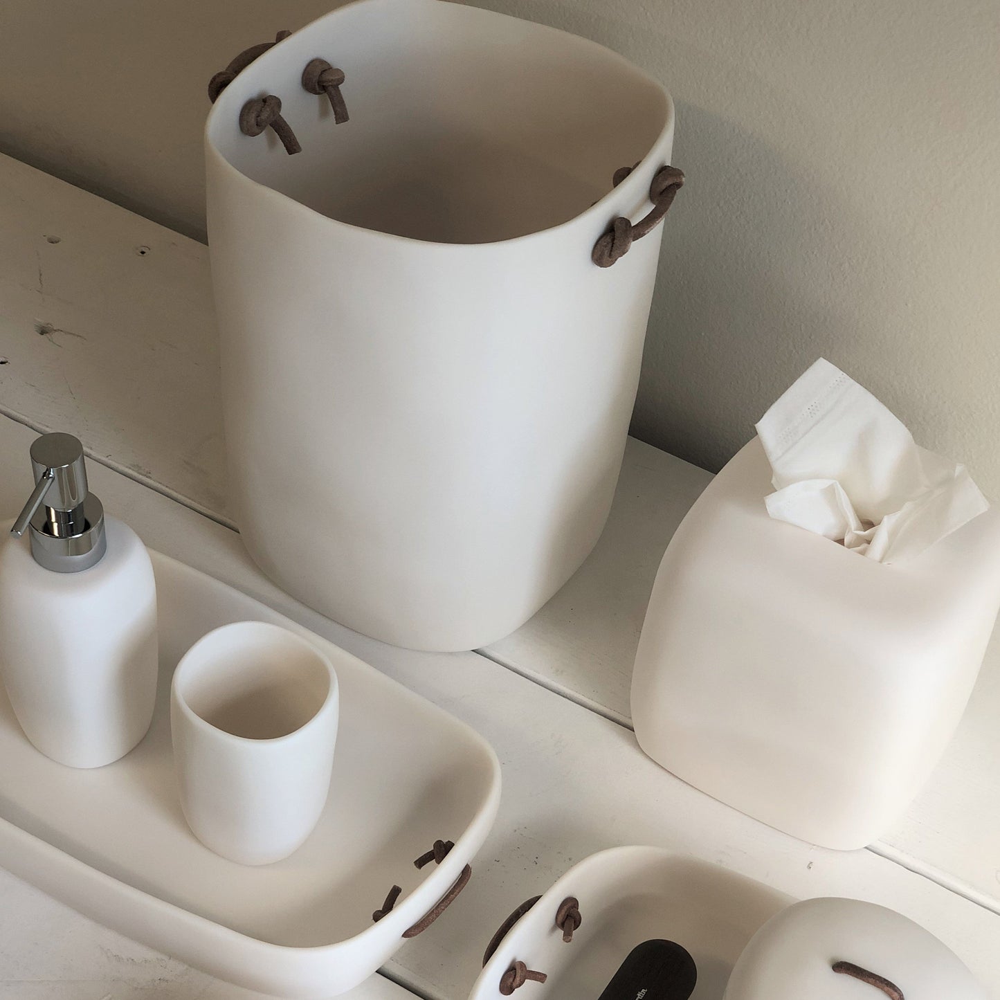 Cuadrado Tissue Box- White