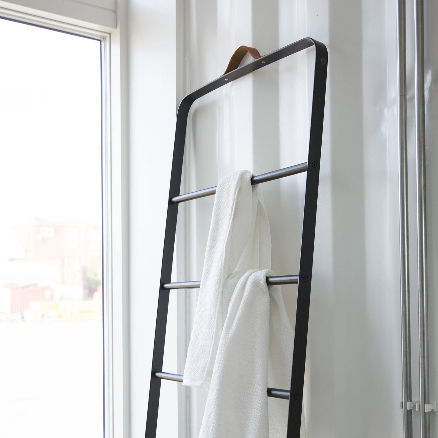 Norm Towel Ladder- Black