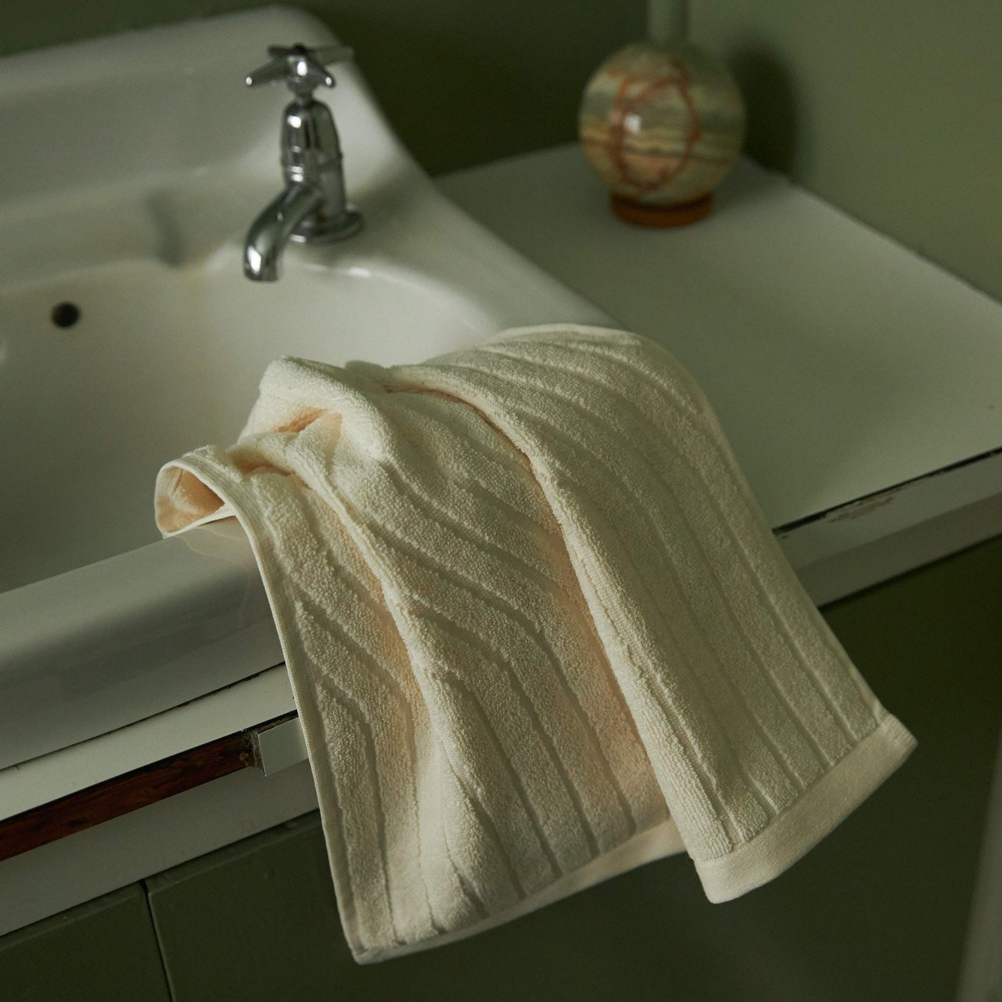 Virginia Hand Towel- Ivory