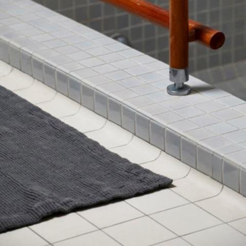 Waffle XL Bath Mat- Real Grey